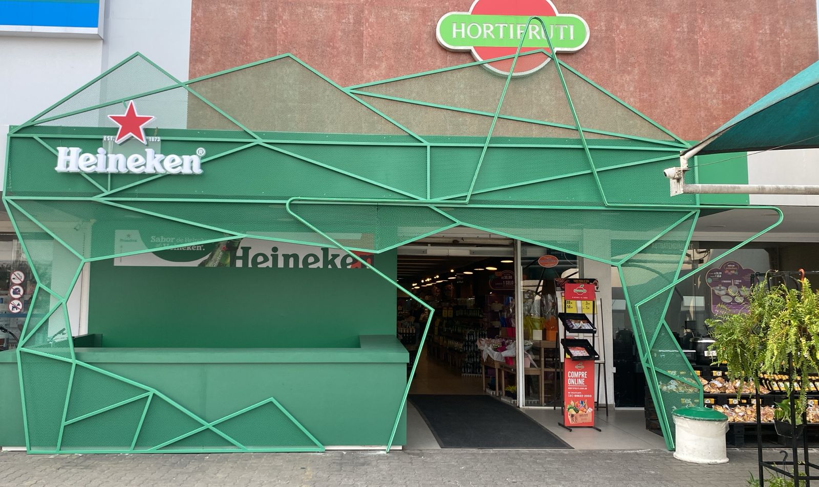 Hortifruti terá bar da Heineken, descontos de até 30% e corredor especial de produtos para acompanhar um dos maiores festivais de música do mundo